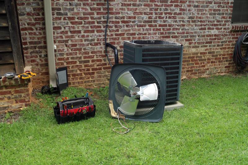 4 Signs Your Fredericksburg, VA Air Conditioner Is Inefficient